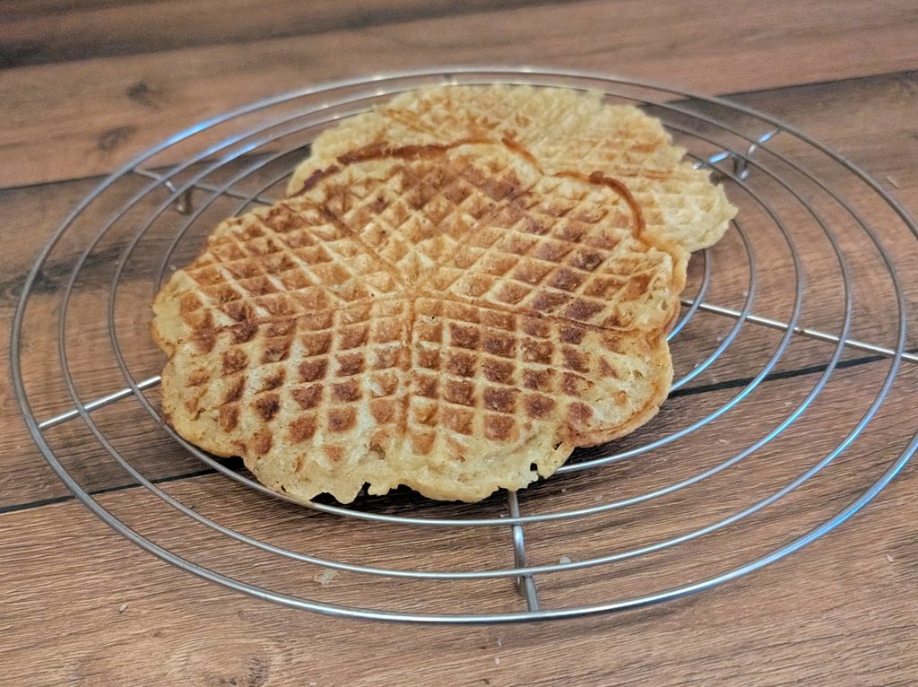 Goldbraun, fertig ausgebackener Waffeln